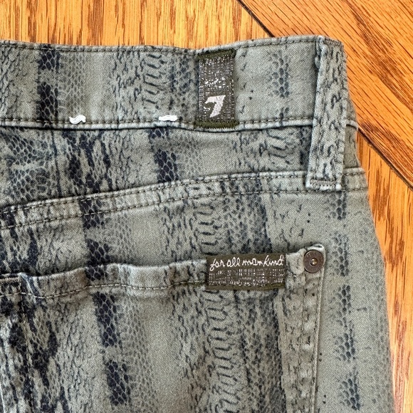 *7 FOR ALL MANKIND* Green Reptile Print Pants Size 29 - Picture 6 of 8